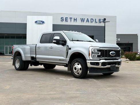 Used 2023 Ford F350 Lariat image 1