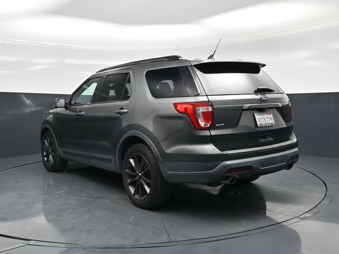 Used 2018 Ford Explorer XLT w/ Equipment Group 202A FWD image 6