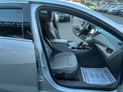 Used 2017 Chevrolet Malibu LT image 18