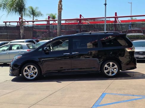 Used 2014 Toyota Sienna SE w/ SE Premium Package w/Entune FWD image 9