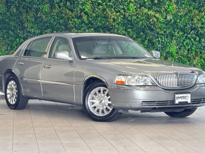 Used 2006 Lincoln Town Car Signature