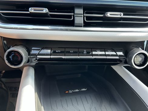 New 2025 Chevrolet Equinox EV LT image 30