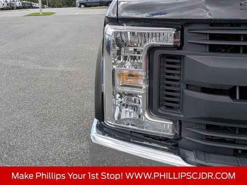 Used 2018 Ford F250 XL w/ Power Equipment Group AWD/4WD image 9