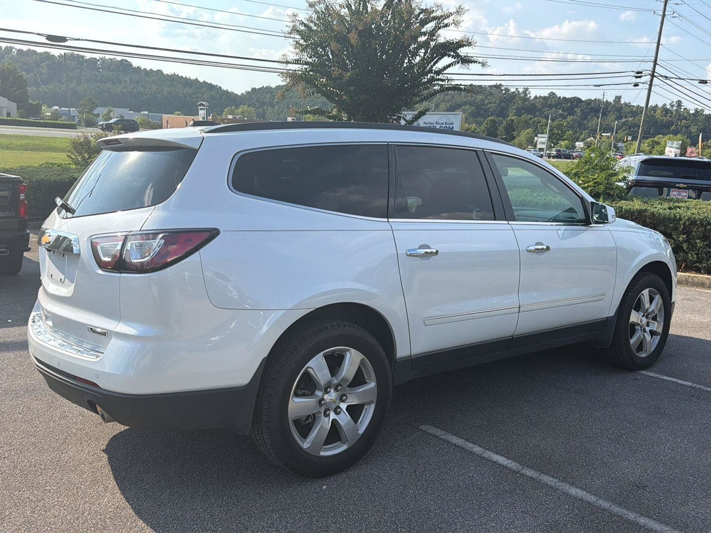 Used 2017 Chevrolet Traverse Premier FWD image 3