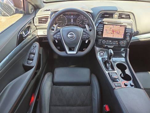Used 2023 Nissan Maxima SR w/ Sport Mat Group FWD image 12