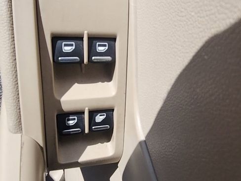 Used 2013 Volkswagen Beetle TDI image 26