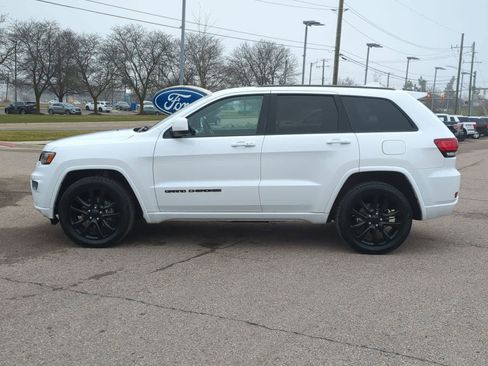 Used 2020 Jeep Grand Cherokee Altitude image 5