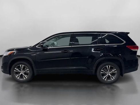Used 2018 Toyota Highlander LE image 5