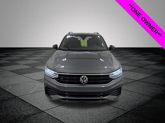 Used 2024 Volkswagen Tiguan SE R-Line FWD image 2
