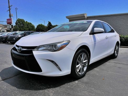 Used 2017 Toyota Camry SE FWD image 1