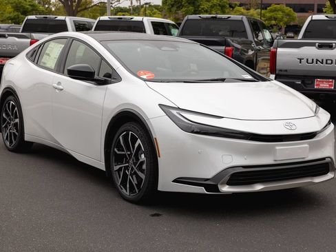New 2026 Toyota Prius Plug-In Hybrid FWD image 3