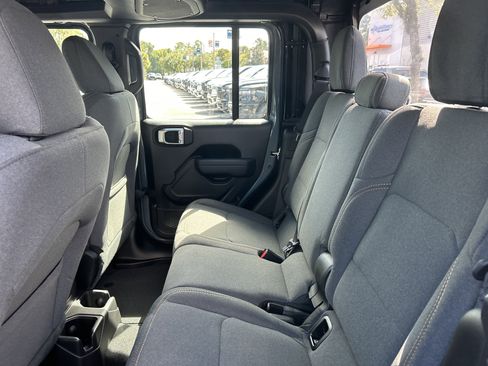 New 2025 Jeep Gladiator Sport image 31