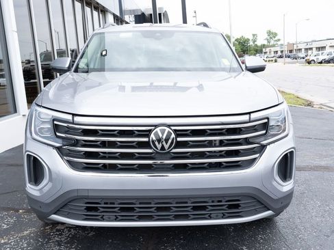 Used 2025 Volkswagen Atlas SE FWD image 8