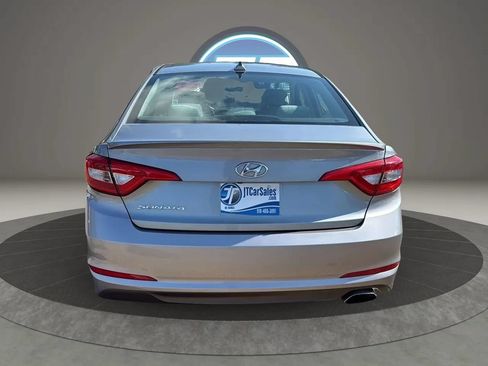 Used 2015 Hyundai Sonata SE w/ Option Group 09 FWD image 10