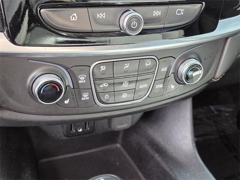 Used 2019 Chevrolet Traverse LT image 23