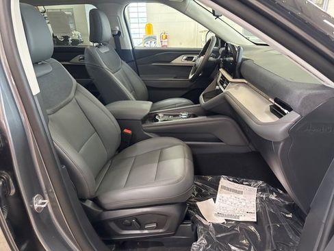 New 2026 Ford Explorer Active w/ Active Comfort Package image 18