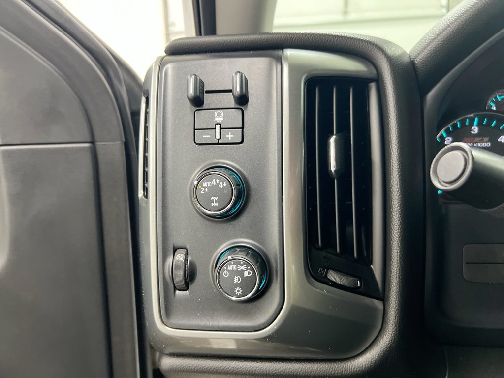 Used 2017 Chevrolet Silverado 1500 LT w/ All Star Edition AWD/4WD image 18