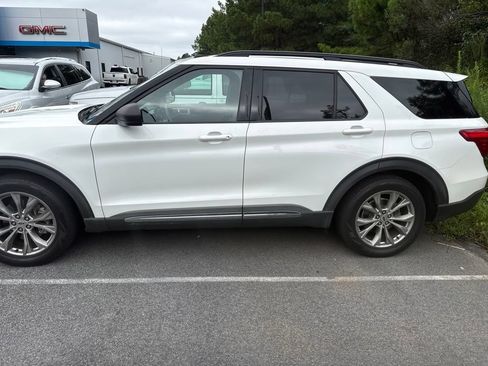 Used 2020 Ford Explorer XLT w/ Equipment Group 202A RWD image 3