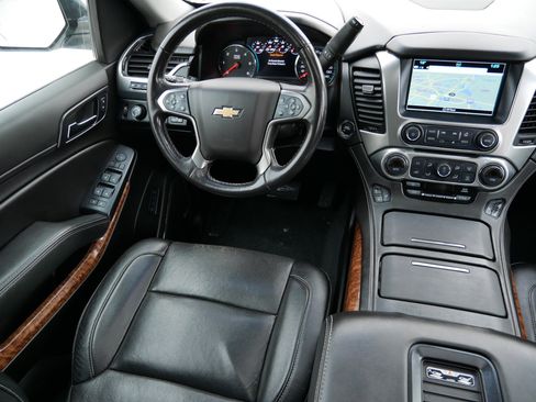 Used 2019 Chevrolet Suburban Premier image 9