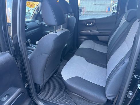 Used 2021 Toyota Tacoma TRD Off-Road image 12