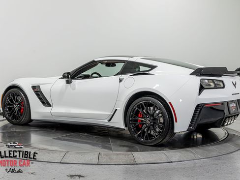 Used 2015 Chevrolet Corvette Z06 w/ 3LZ Preferred Equipment Group RWD image 14
