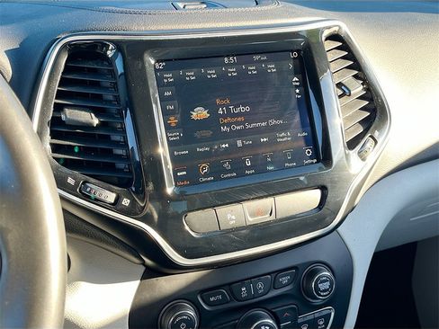 Certified 2019 Jeep Cherokee Limited w/ Luxury Group image 15