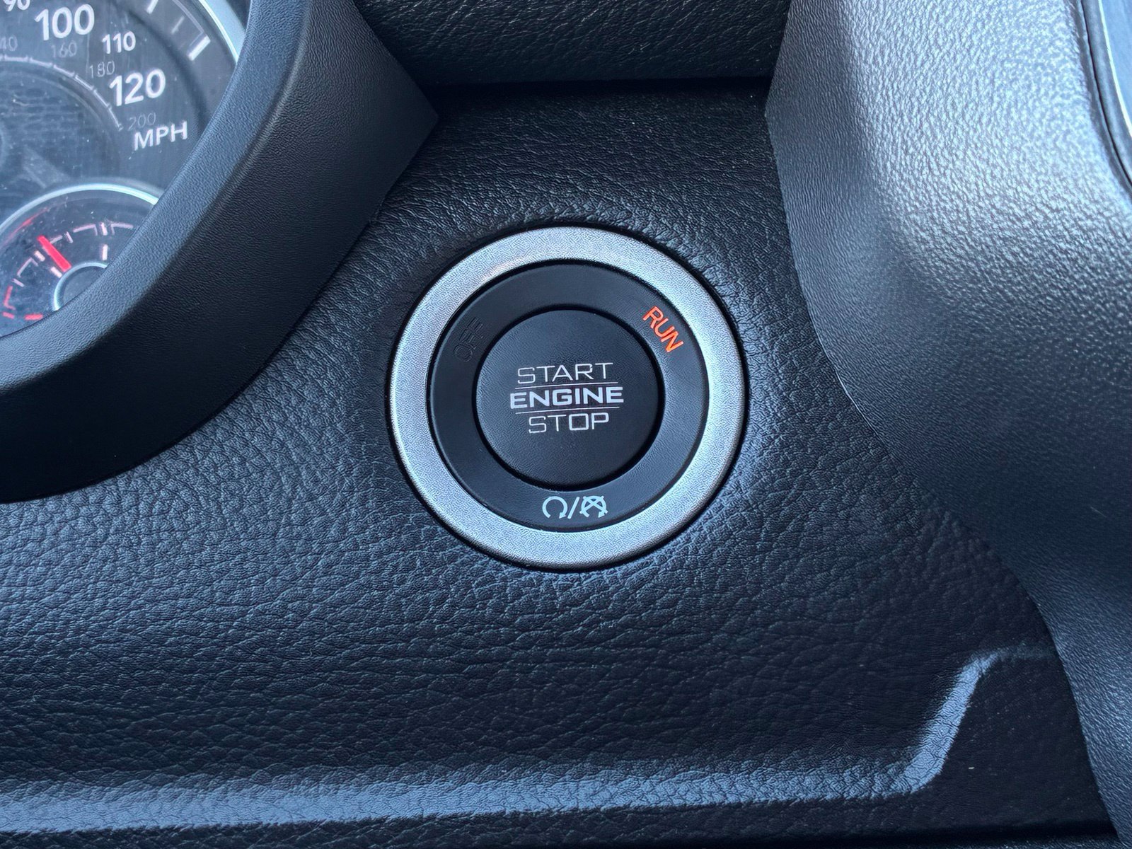 Used 2025 RAM 1500 Laramie w/ Sport Appearance Package AWD/4WD image 14
