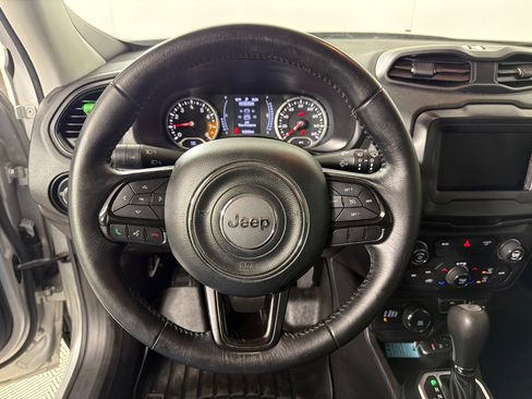 Used 2018 Jeep Renegade Altitude image 12