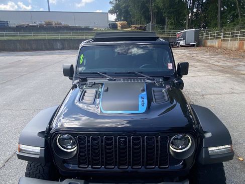Used 2024 Jeep Wrangler Unlimited Rubicon 4xe w/ Technology Group AWD/4WD image 29