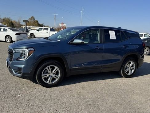 Used 2024 GMC Terrain SLE w/ Fleet Convenience Package image 3
