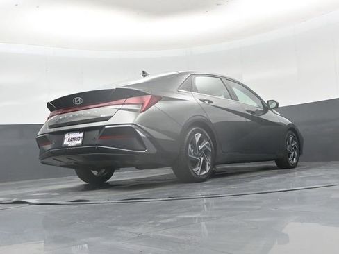 Used 2024 Hyundai Elantra Limited FWD image 40