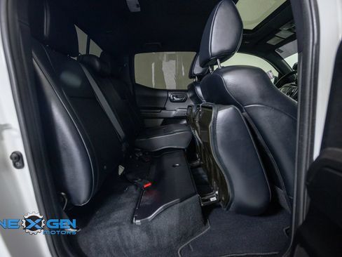 Used 2019 Toyota Tacoma TRD Sport AWD/4WD image 41