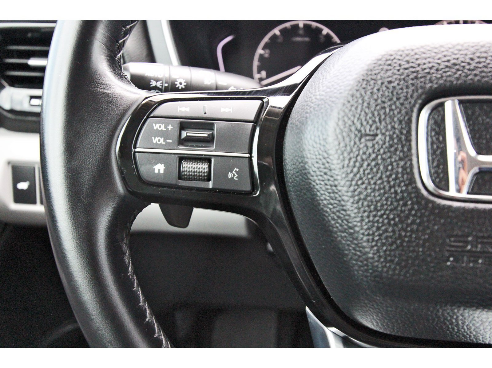 Used 2025 Honda Pilot EX-L image 19