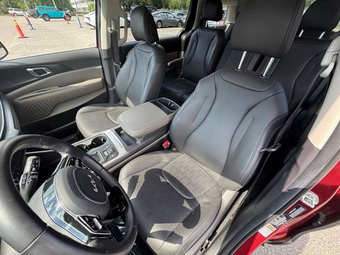 Used 2026 Kia Carnival FWD image 39