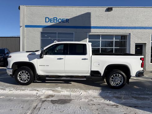 Used 2025 Chevrolet Silverado 2500 LTZ w/ LTZ Premium Package image 2