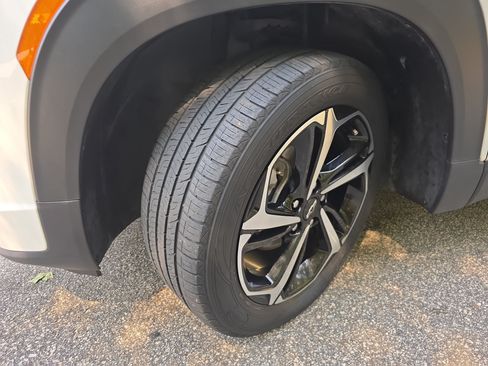 Used 2023 Chevrolet TrailBlazer RS w/ Sun and Liftgate Package FWD image 33