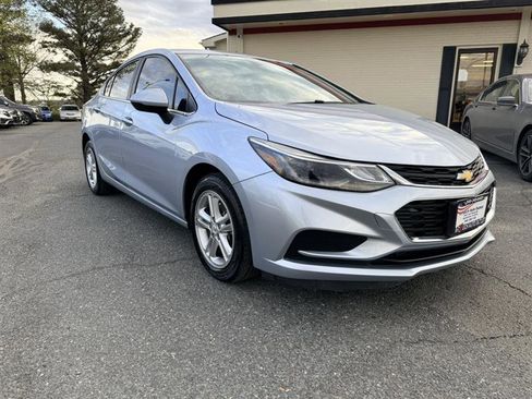 Used 2017 Chevrolet Cruze LT w/ Convenience Package image 3