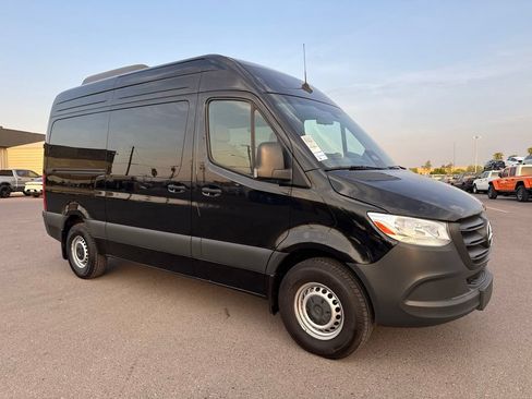 Used 2025 Mercedes-Benz Sprinter 2500 image 2