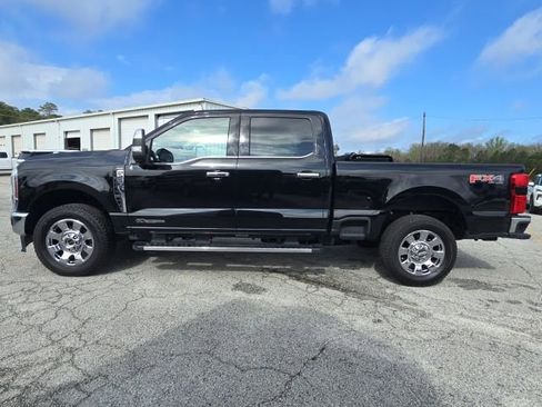 Used 2025 Ford F250 Lariat w/ Chrome Package image 2