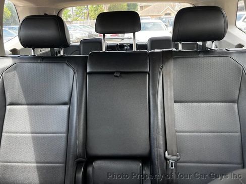 Used 2020 Volkswagen Tiguan SE FWD image 17