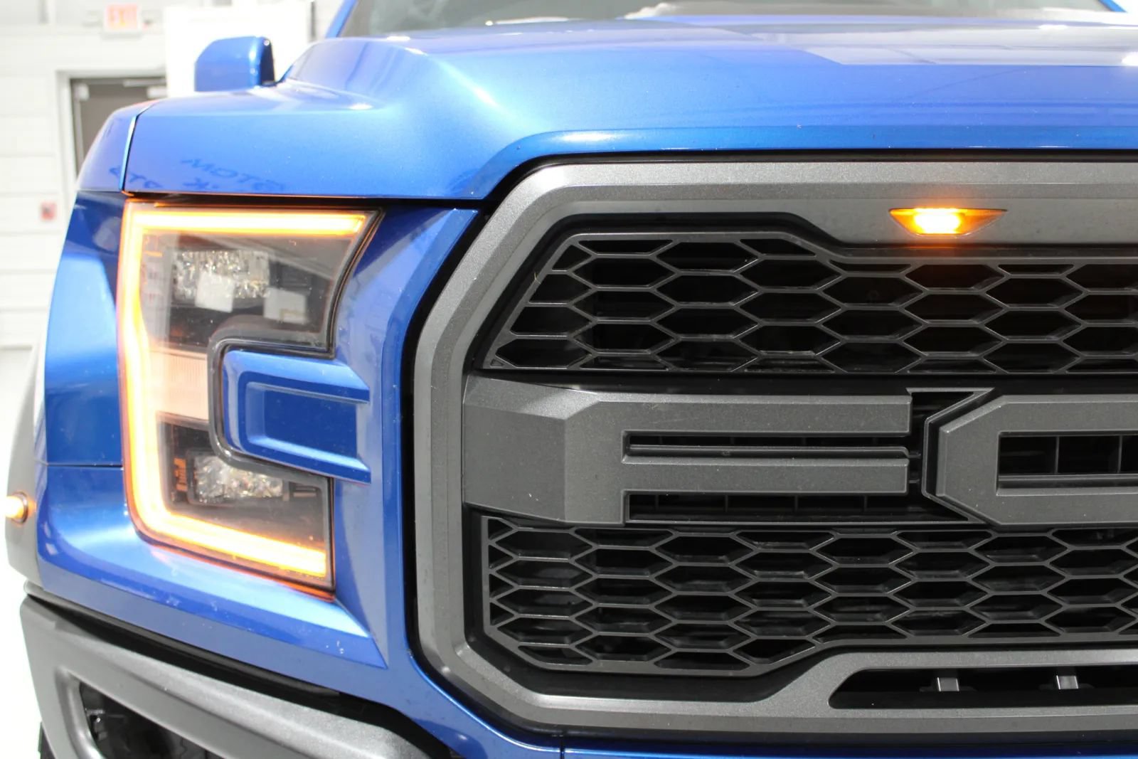 Used 2018 Ford F150 Raptor w/ Equipment Group 802A Luxury AWD/4WD image 3