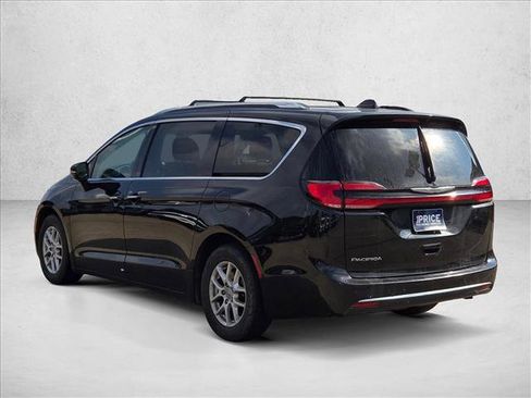 Used 2021 Chrysler Pacifica Touring-L image 7