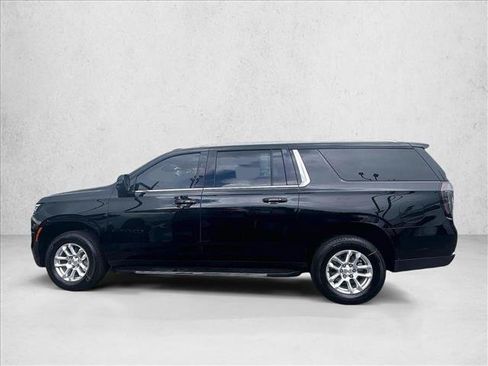 Used 2025 Chevrolet Suburban LT w/ Comfort Package RWD image 6