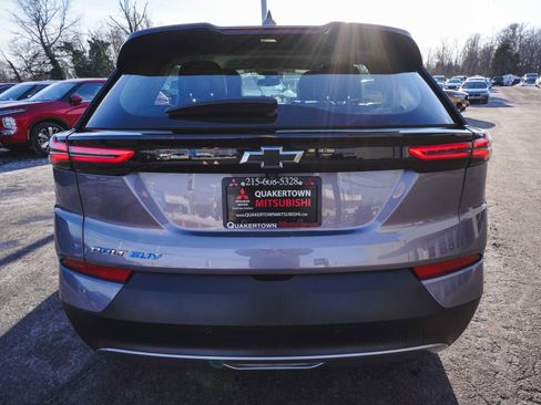 Used 2022 Chevrolet Bolt EUV LT w/ Convenience Package image 5