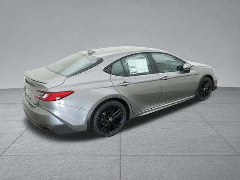 Used 2026 Toyota Camry SE FWD image 11