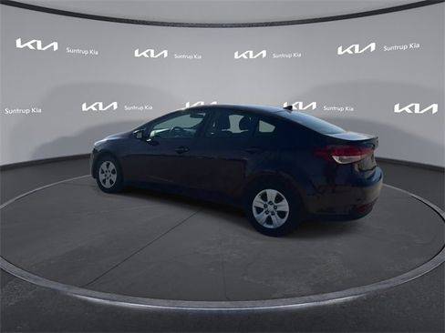 Used 2017 Kia Forte LX image 13