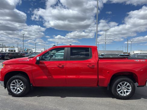 Used 2022 Chevrolet Silverado 1500 LT AWD/4WD image 6