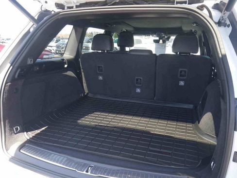 Certified 2022 Jeep Grand Cherokee Overland w/ MOPAR Finishing Package AWD/4WD image 9