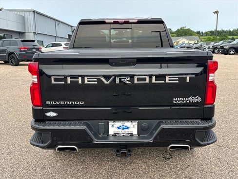 Used 2021 Chevrolet Silverado 1500 High Country w/ Technology Package AWD/4WD image 3