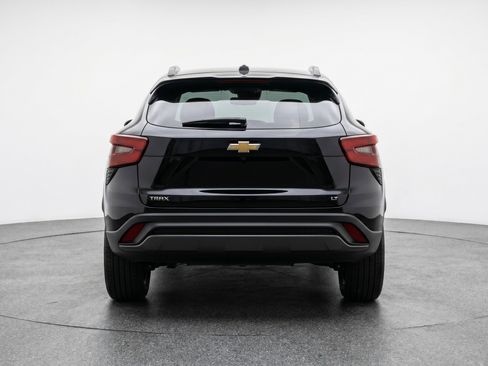 Used 2025 Chevrolet Trax LT w/ LT Convenience Package FWD image 7
